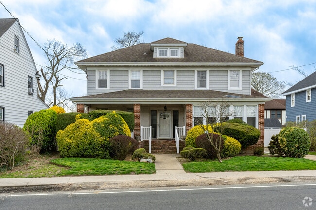 Colonial homes are commonly seen with front-gabled porches