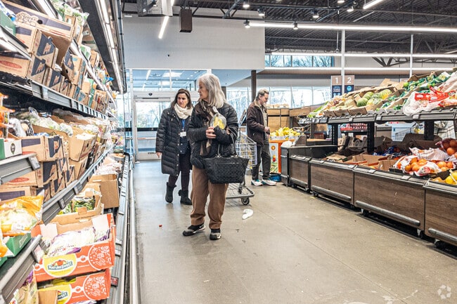 Aldi's is a common stop for the locals of Lindenhurst.