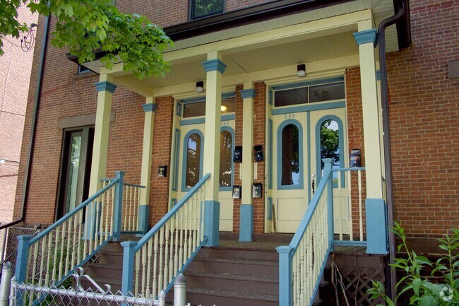 Early 20th-century brick architecture is often restored in the neighborhood of Frog Hollow.