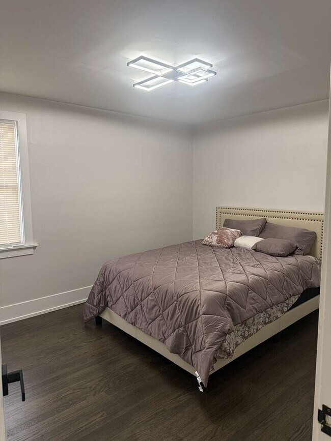 4846 W Roscoe St unit 2, Chicago, IL 60641 - photo 4