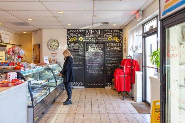Foxes Boxes in Bethalto offers excellent breakfast and lunch options.
