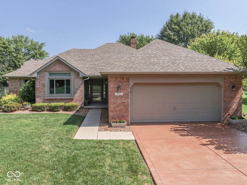 825 Bayside Dr, Greenwood, IN 46143 - photo 1