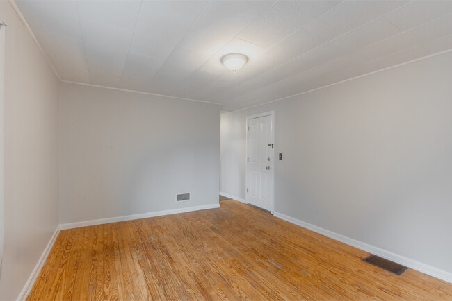 201 14th St unit 3, Winona Lake, IN 46590 - photo 3