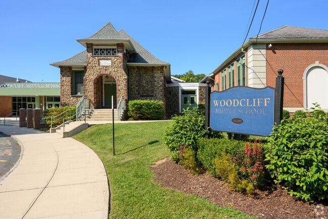 Woodcliff Middle School is a highly-rated, public school in Woodcliff Lake serving grades 6-8.