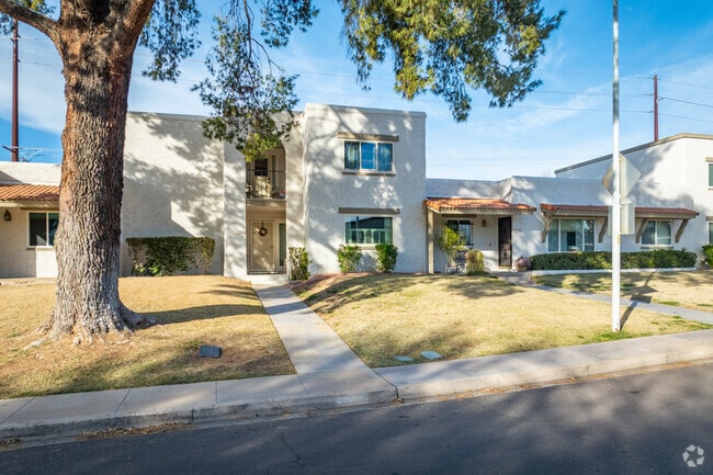 Experience the convenience and comfort of South Scottsdale's townhouses.