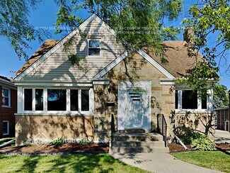 2132 Suffolk Ave, Westchester, IL 60154