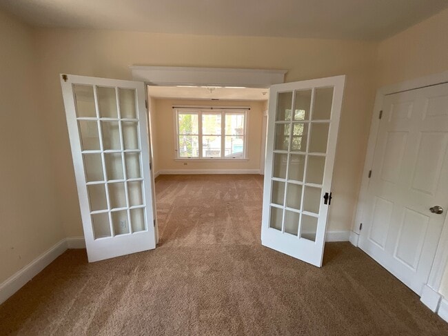 3930 Edwards Rd unit 2 Bed 1 Bath, Cincinnati, OH 45209 - photo 3