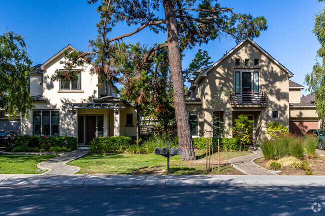 Craftsman homes are commonplace in Charleston Meadows.