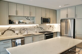 300 S Pearl Expy, Dallas, TX 75201