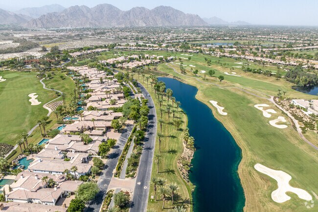 Residents of Andalusia will relish the combination of a golf course and serene lakes.