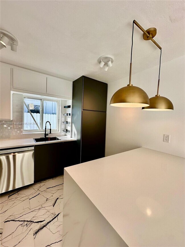 629 SW 4th St, Hallandale Beach, FL 33009 - photo 2