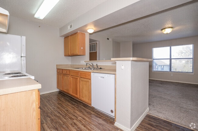 2BR, 2BA - 908SF - Kitchen