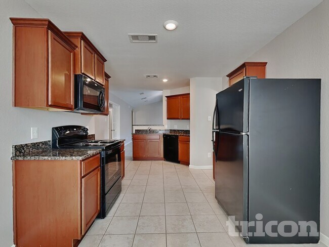 417 Palomino Stand Dr, La Marque, TX 77568 - photo 5