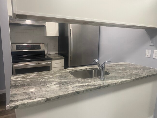 16546 Clarkson Dr unit Fraser Condo, Fraser, MI 48026 - photo 5