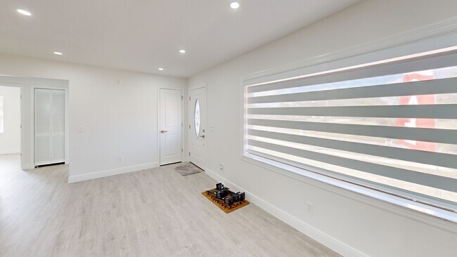 2414 Mary Jewett Cir, Winter Haven, FL 33881 - photo 2