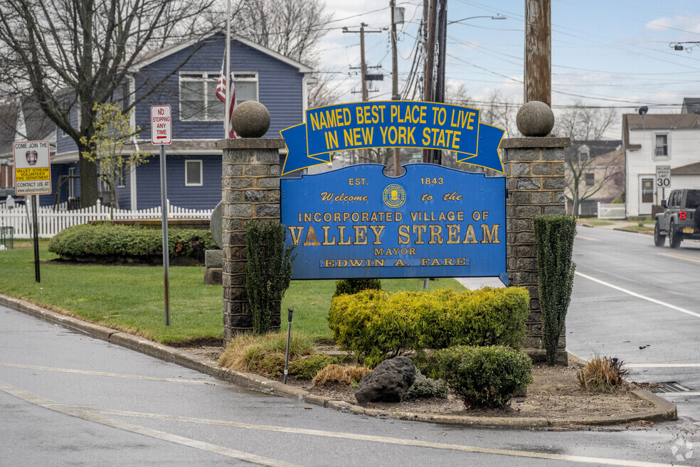 City_NorthValleyStream_1001227_P2_V00_bacyr_021825