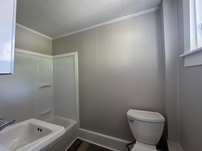 17 Sullivan St, Newport, NH 03773 - photo 2