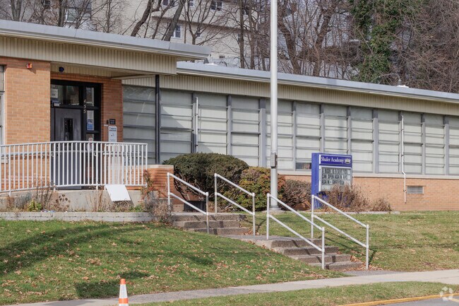 Shaler Academy in Ridgefield, NJ gets an overall Niche grade of 
B+.