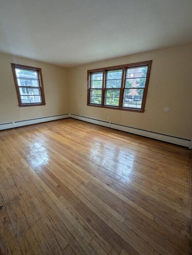405 Blake St Unit 1, New Haven, CT 06515