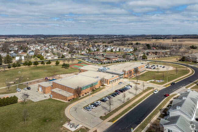 Glacier Edge Elementary School in Verona is conveniently located near residential developments.