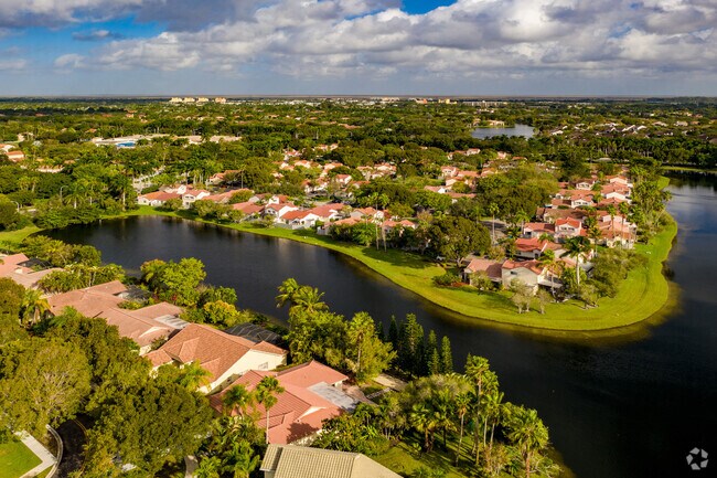 Waterfront homes in The Oaks I community in Country Isle.
