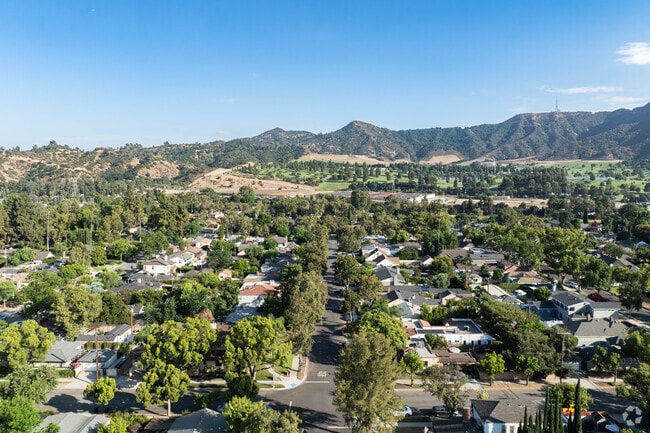 Rancho Adjacent  borders Griffith Park for a nice getaway.