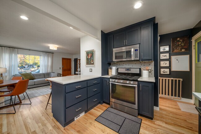 4320 SE Lambert St, Portland, OR 97206 - photo 6