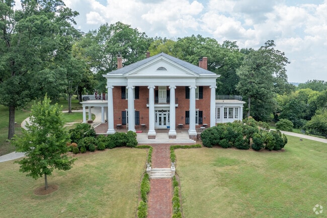 Admire the beautiful large houses in Glen Iris.