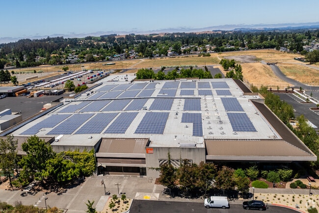 Credo High School has a large and spacious campus for students in Rohnert Park.