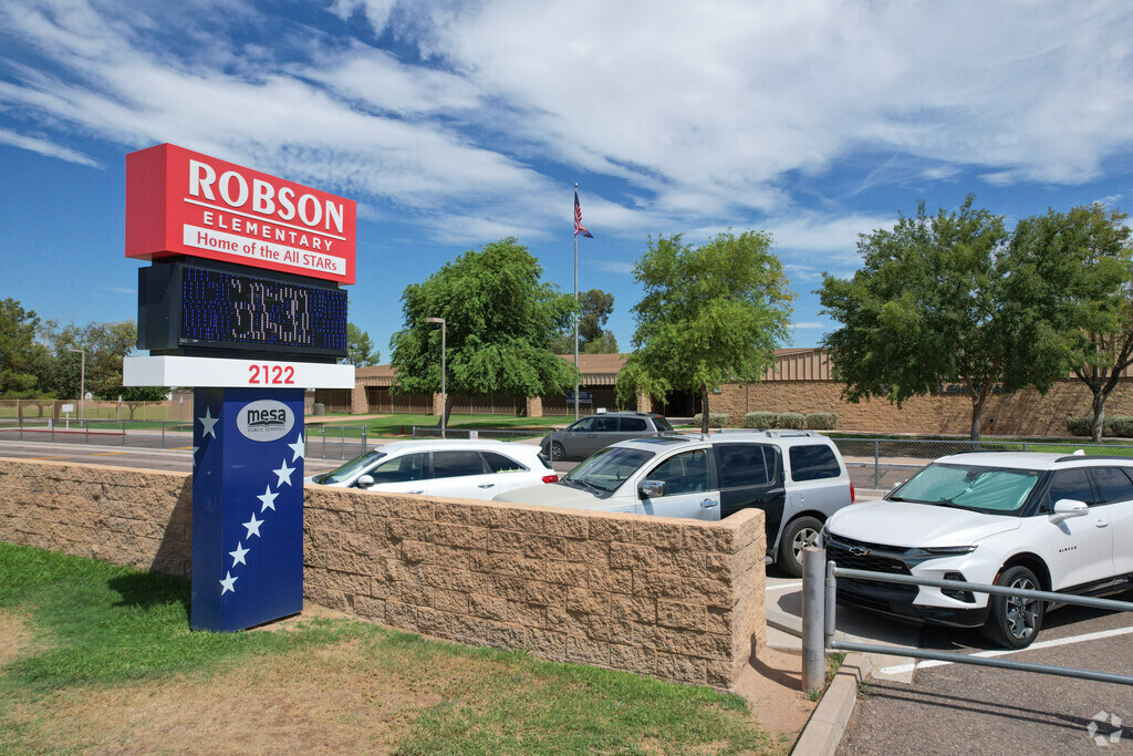 Robson Elementary in Mesa offers bilingual family support.
