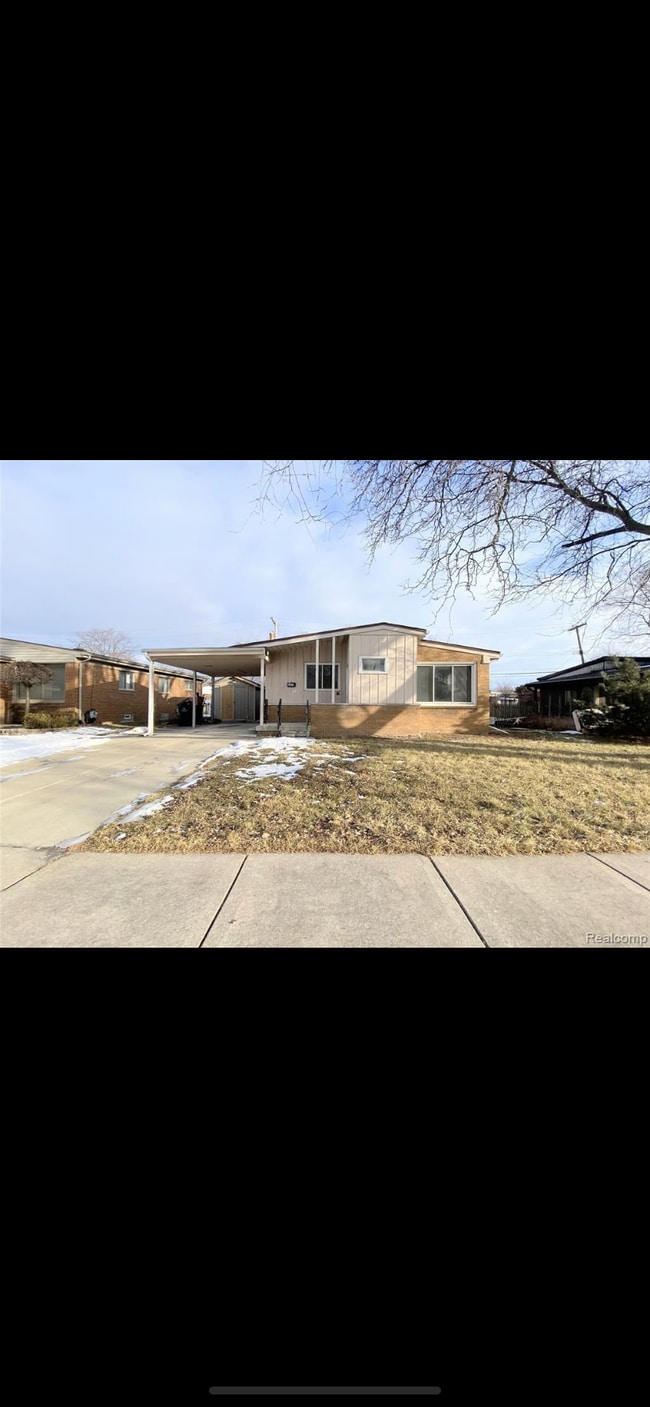 22837 Sunnyside St, Saint Clair Shores, MI 48080