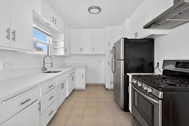 525 Chestnut Ave unit 525-D, Long Beach, CA 90802 - photo 6