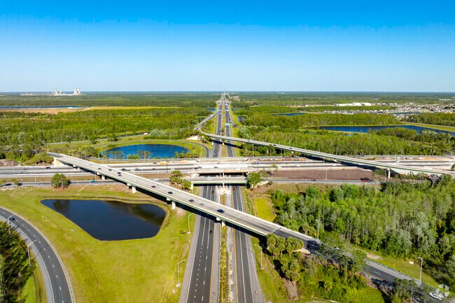 Highways 417 and 528 connect Lee Vista to all of Florida.