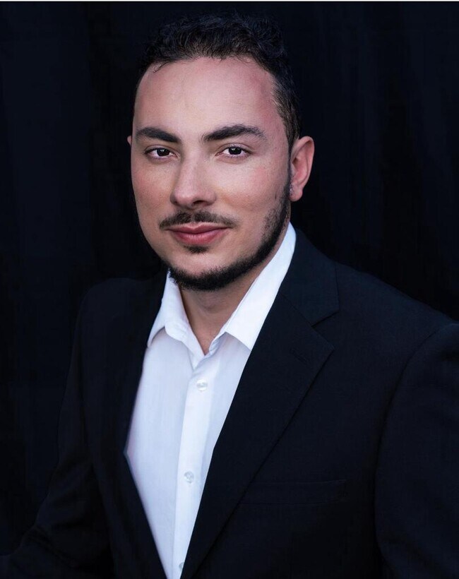 Agent Photo