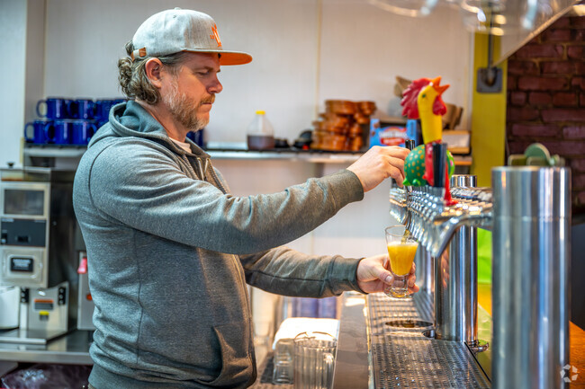 The Franklins brewmaster pouring one of their craft beers.