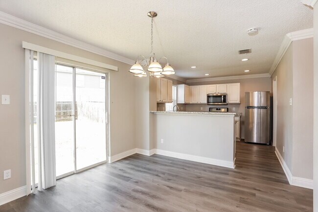 7802 Mason Dells Dr, Arlington, TX 76001 - photo 5