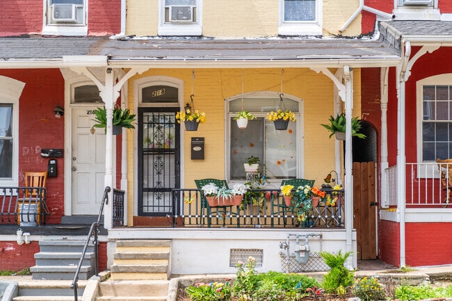 Front porches are a common feature of Sixth Ward homes.