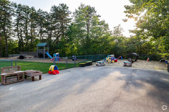 The Early Enrichment Center in Concord has 85 students and serves grades Pre-k to K.