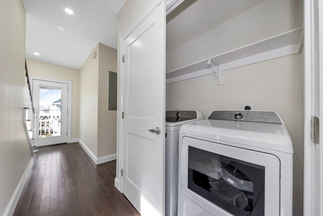 43 Wright Ave unit 2, Medford, MA 02155 - photo 6