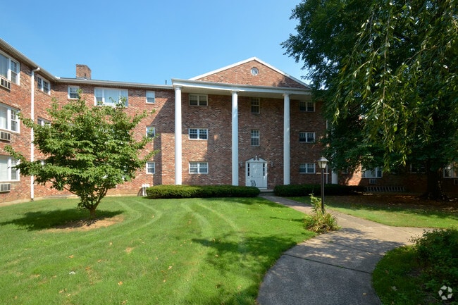 Colonial Arms Apartments, Wethersfield, CT 06109 - photo 3