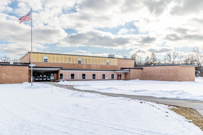 Calhoun Community High School is located in Springfield, Michigan.