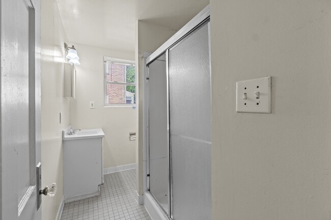 4610 Calvert Rd, College Park, MD 20740 - photo 7