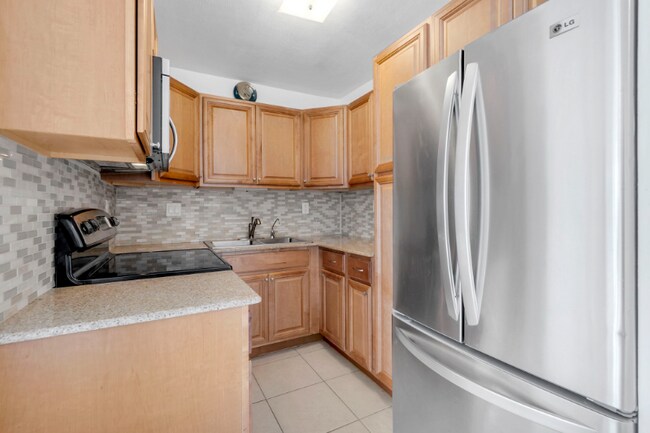 River Shores unit 211, Oakland Park, FL 33334 - photo 2