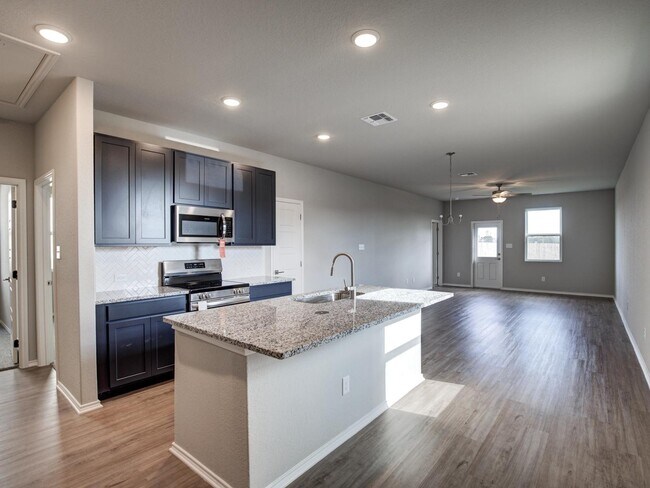 8209 Roadrunner Passage unit 36467864, San Antonio, TX 78222 - photo 7