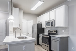 501 N Sarah Deel Dr, Webster, TX 77598