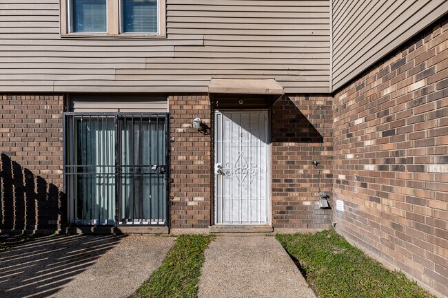 6847 Mayo Blvd unit C, New Orleans, LA 70126 - photo 2