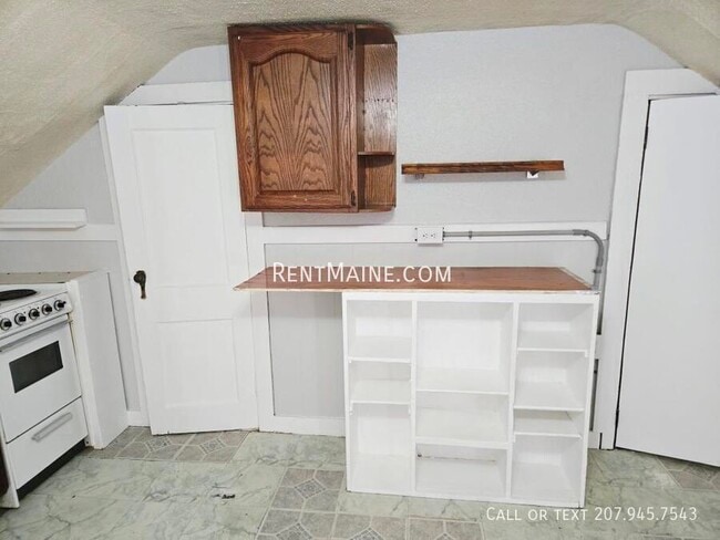 67 Cedar St unit 3, Bangor, ME 04401 - photo 2