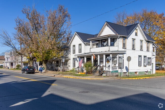 There are many larger homes available in Piatt.
