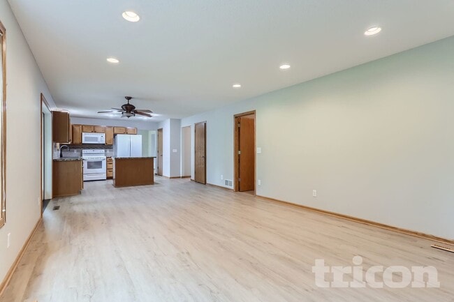 2202 Marilyn Ave, Saint Paul, MN 55122 - photo 5