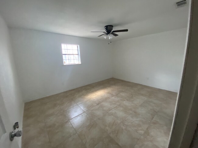 613 E Expressway 83, La Feria, TX 78559 - photo 4